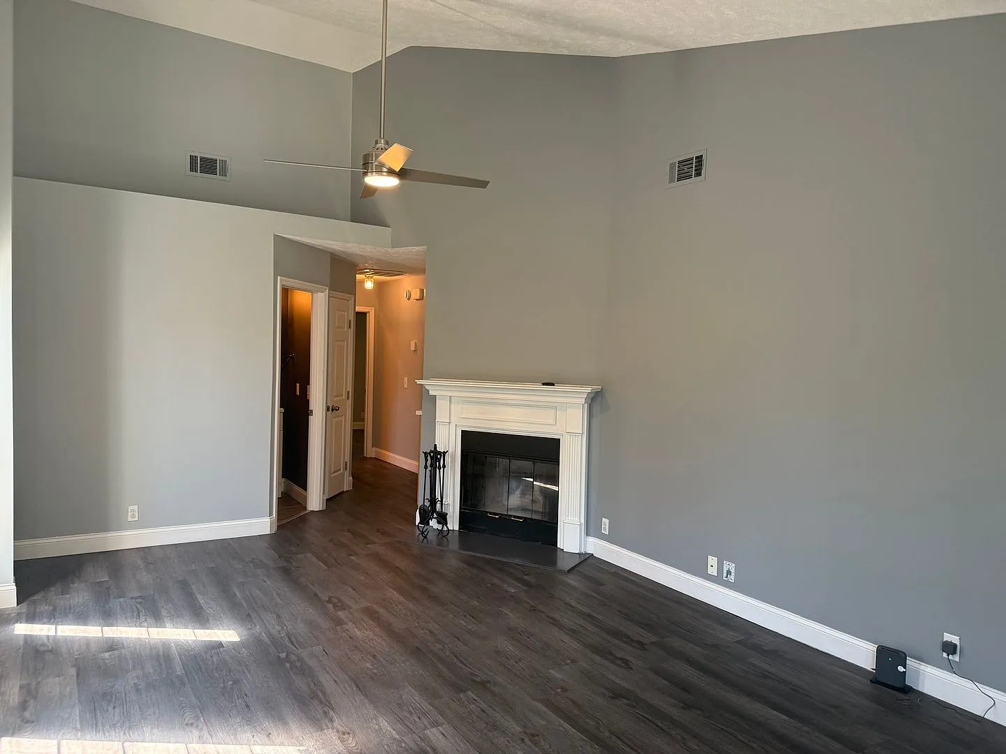 Cute Two Bedroom House in Donelson - Garage & Fenced Backyard — Photo 3
