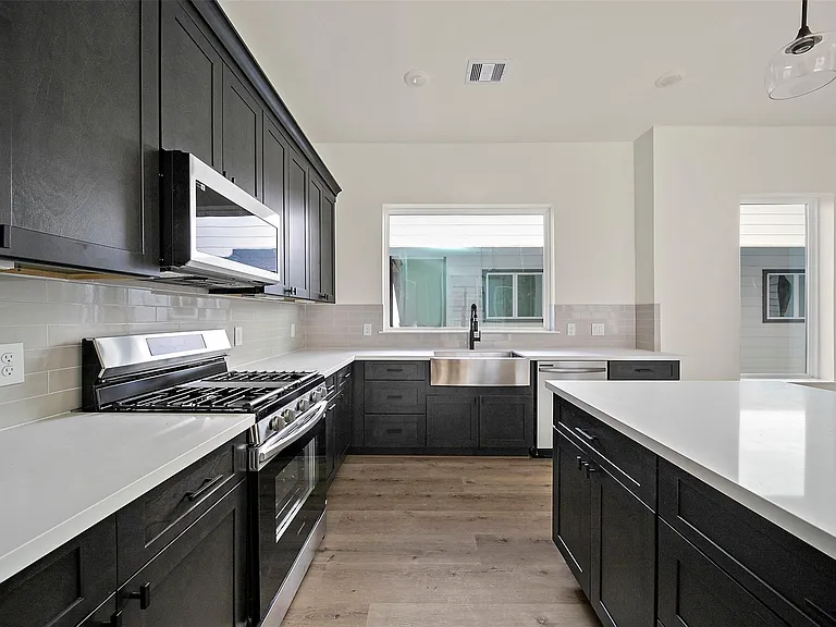 2722 Nagle St — Photo 21