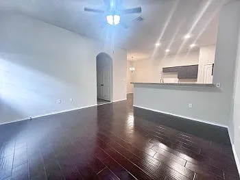 3 bed, 1250 sqft, $1,445 — Photo 2