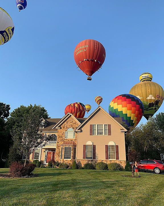 2nd image of 8 Santoro Ct