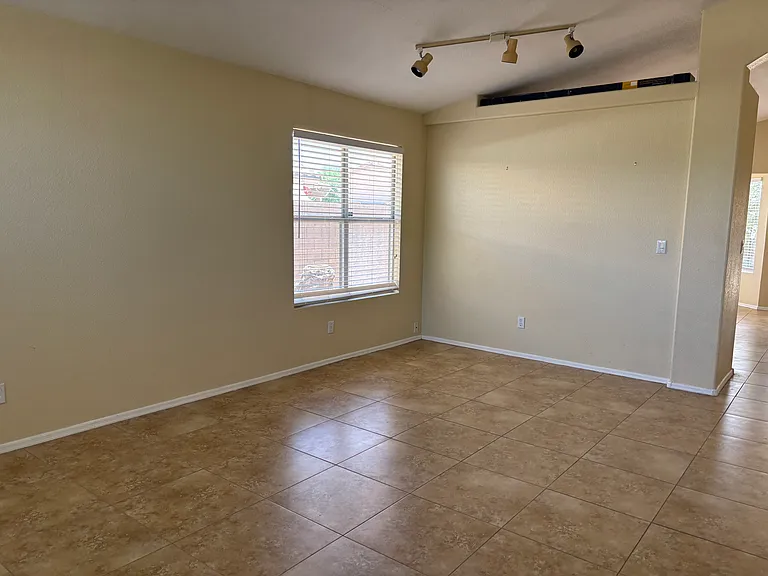 1289 W Maria Ln — Photo 3