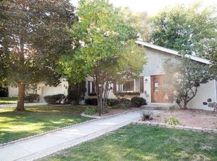 116 Maplewynde Rd, West Bend, WI 53095