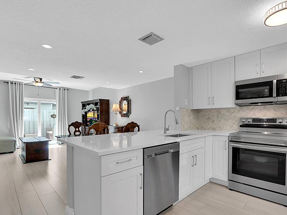 3rd image of 1869 NE 15th Avenue #1869