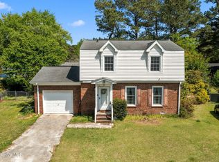 112 Carolina Cir, Jacksonville, NC 28546