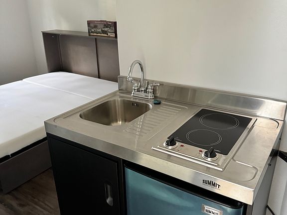 4th image of 2501 Keystone Ct N #1