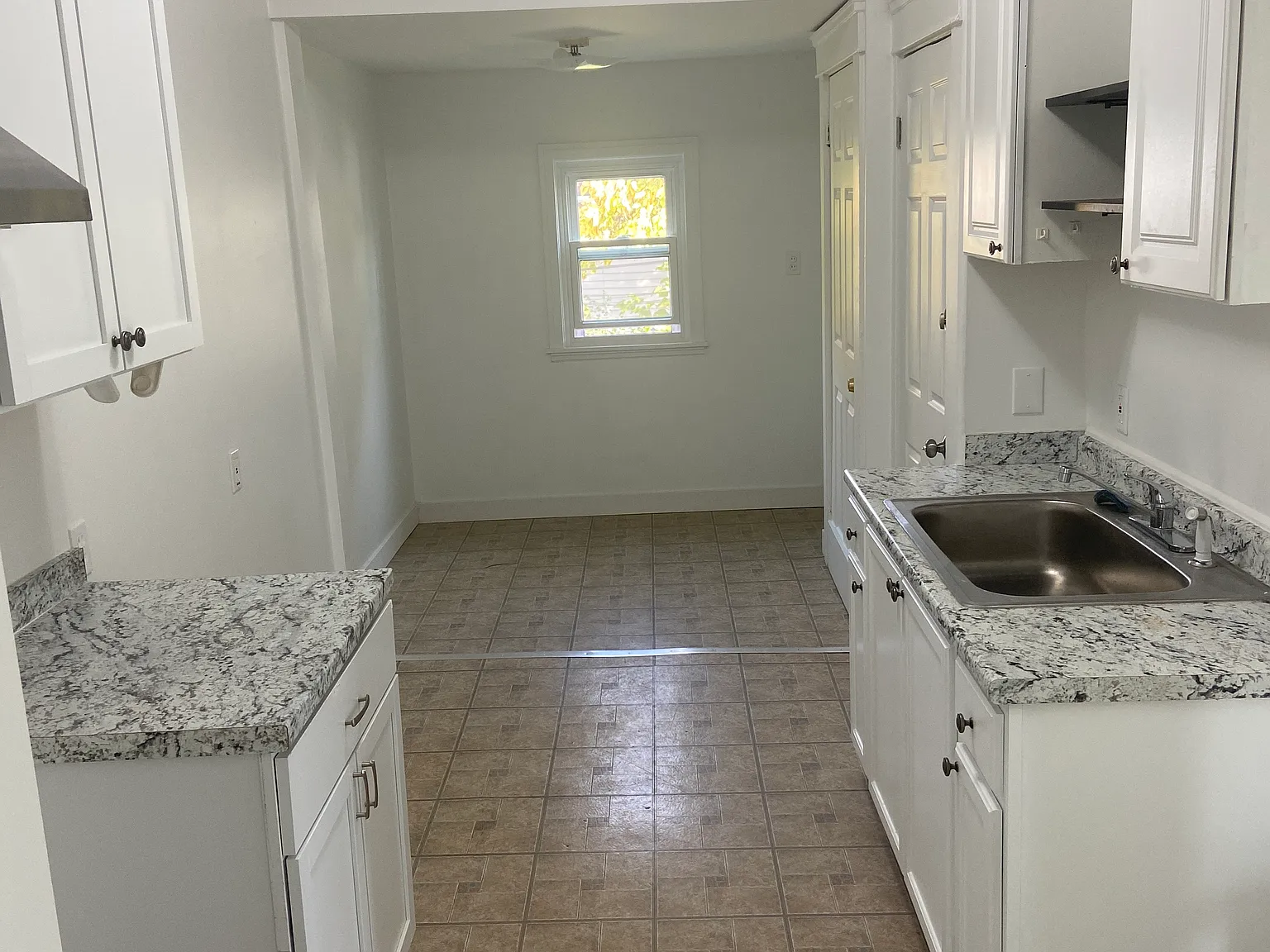 2 bed, 755 sqft, $987 — Photo 1