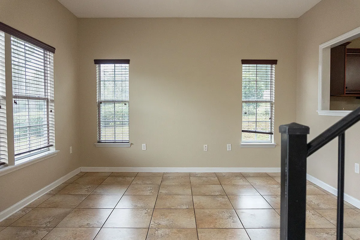 Building Photo - 2295 Del Carmel Way