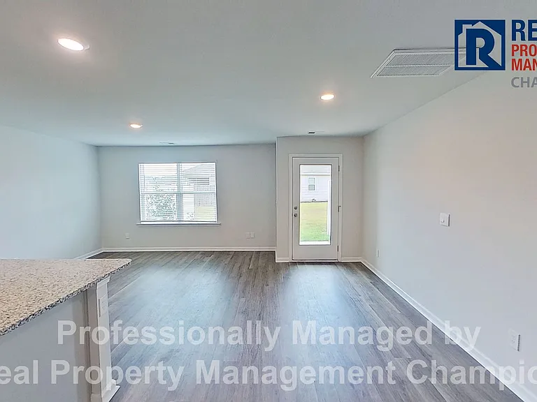 3110 Lobelia Ln — Photo 3