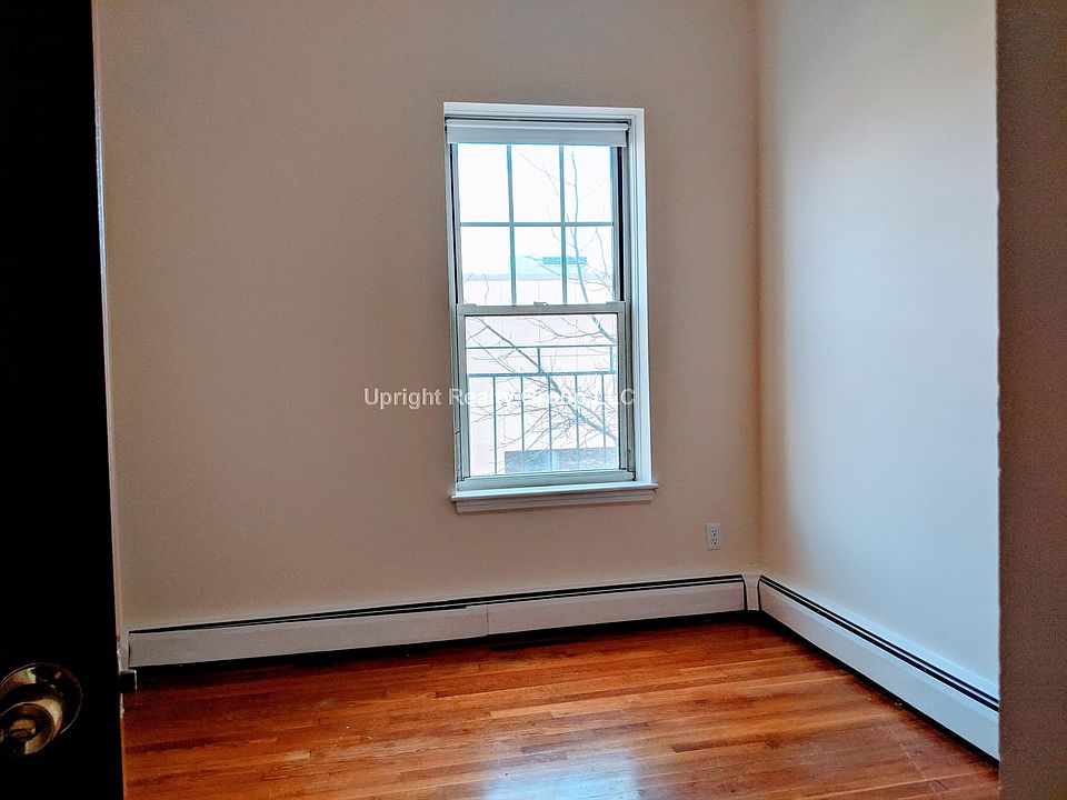 2nd image of 168 Beacon St #11