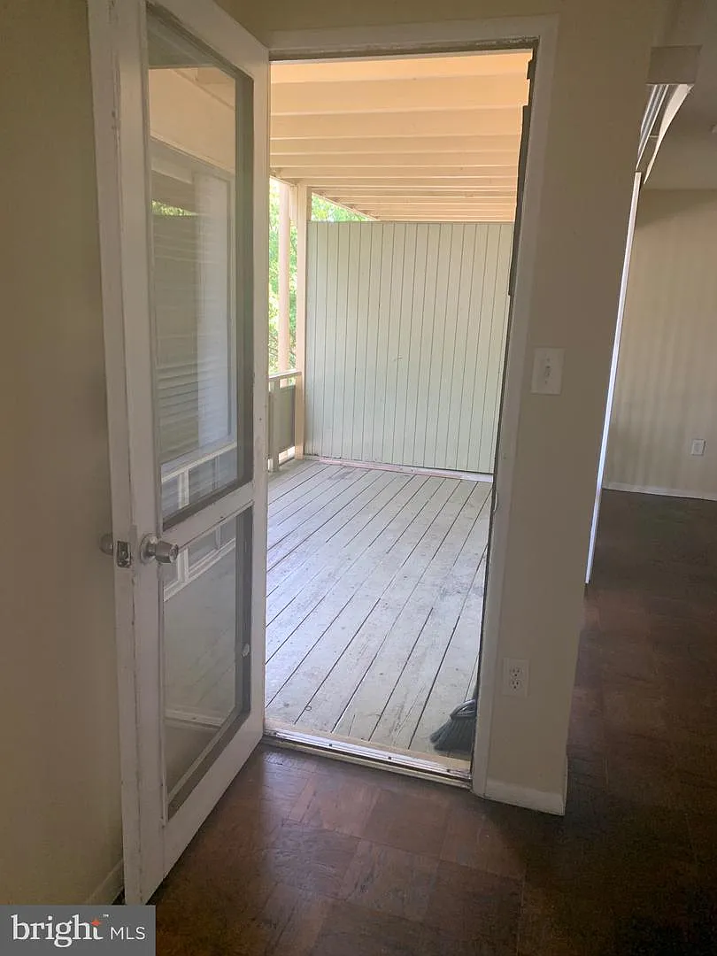 3 bed, 886 sqft, $2,100 — Photo 4