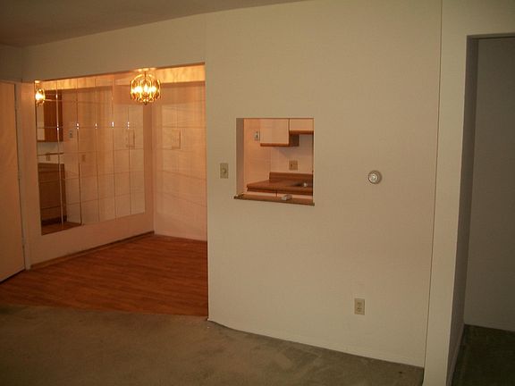 Dining area/kitchen