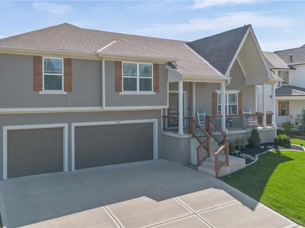 1213 SW Arborway Dr, Lees Summit, MO 64082