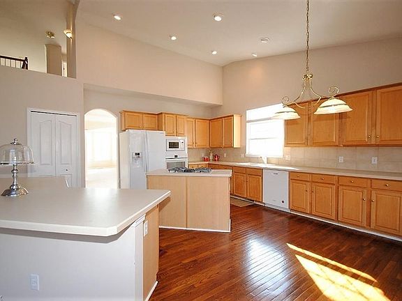 4th image of 145 Cambridge Dr