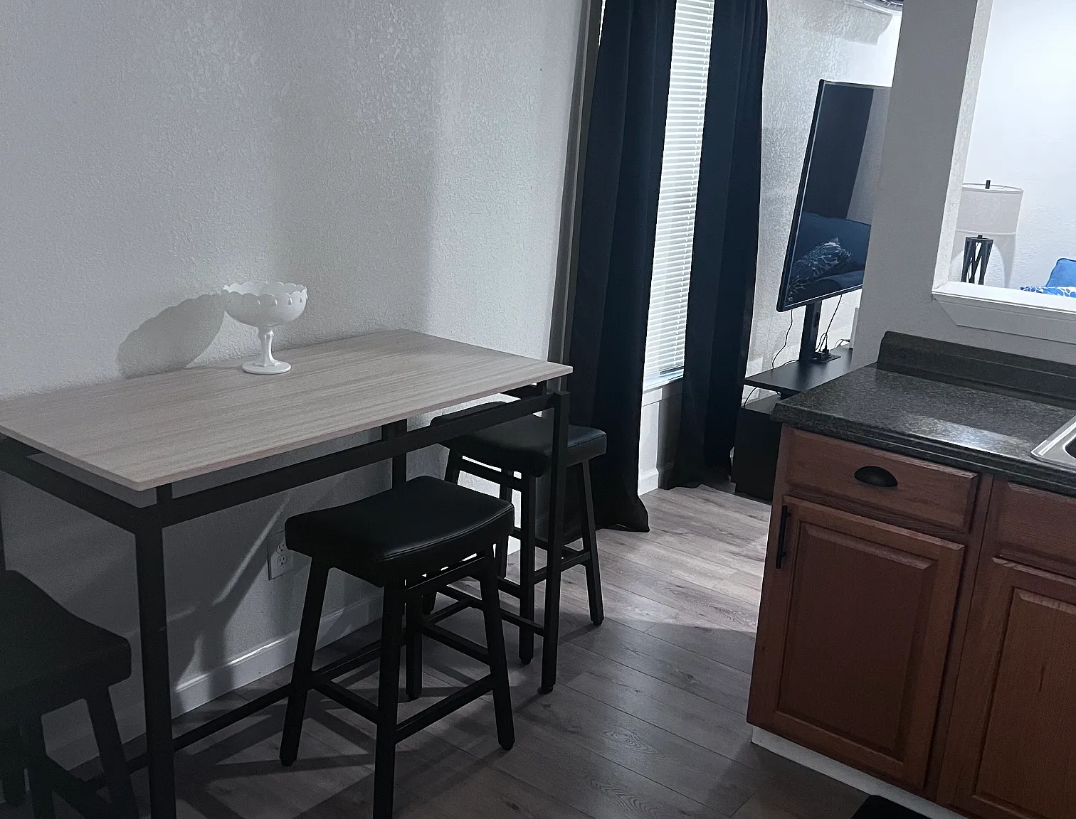 2 bed, 650 sqft, $900 — Photo 4