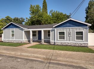 302 E B St, Oakdale, CA 95361