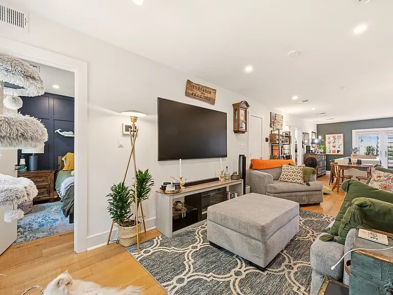 1221 Oates St NE #B — Photo 10