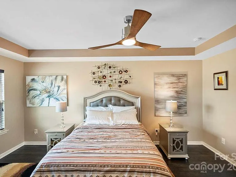 5009 Mockernut Ln — Photo 28