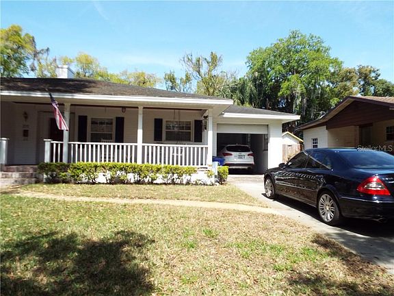 2nd image of 215 W Palm Dr
