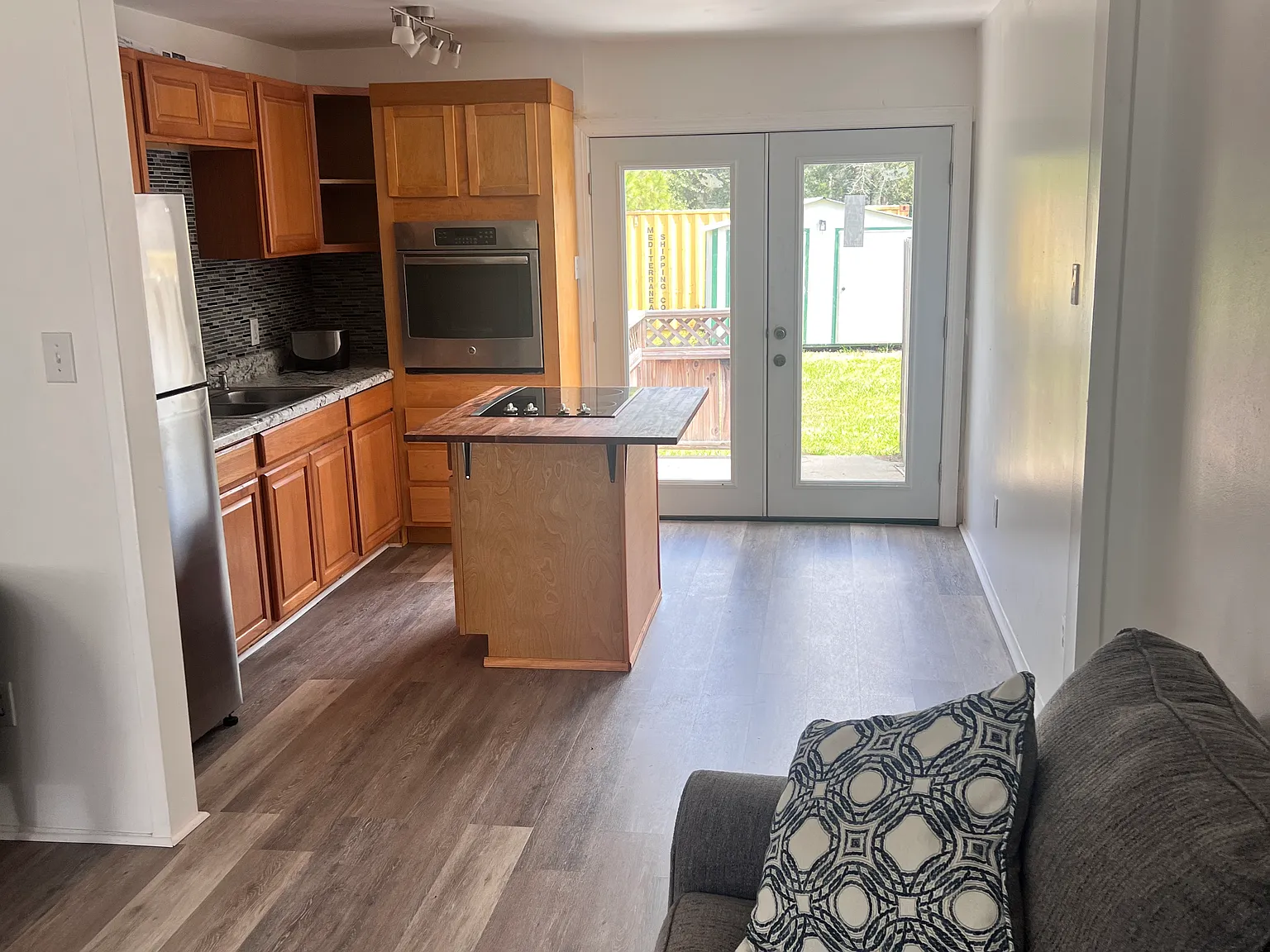 2 bed, 750 sqft, $1,200 — Photo 1