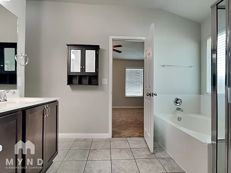 351 Langely — Photo 15