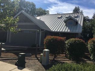2890 SW Shimmer Ln, Grants Pass, OR 97527