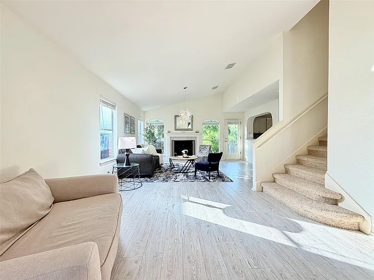 9802 Copper Creek Dr — Photo 6