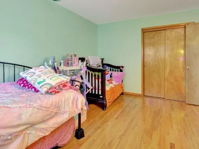 25 Linden St — Photo 10