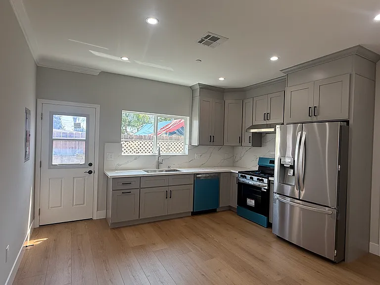 3047 Frazier St #B — Photo 5