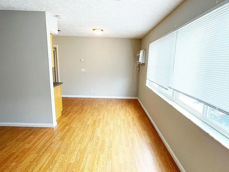 563 Lowell Ave — Photo 27