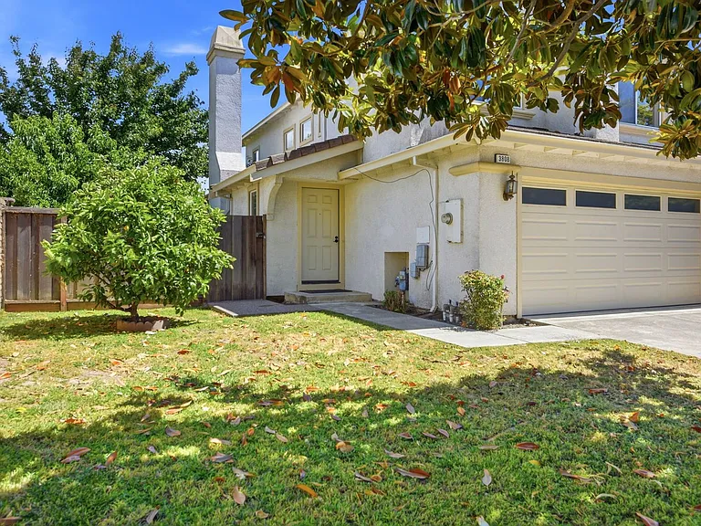 3808 Alder Ave — Photo 3