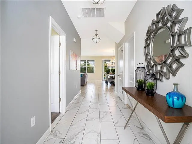 6 bed, 3909 sqft, $4,100 — Photo 3
