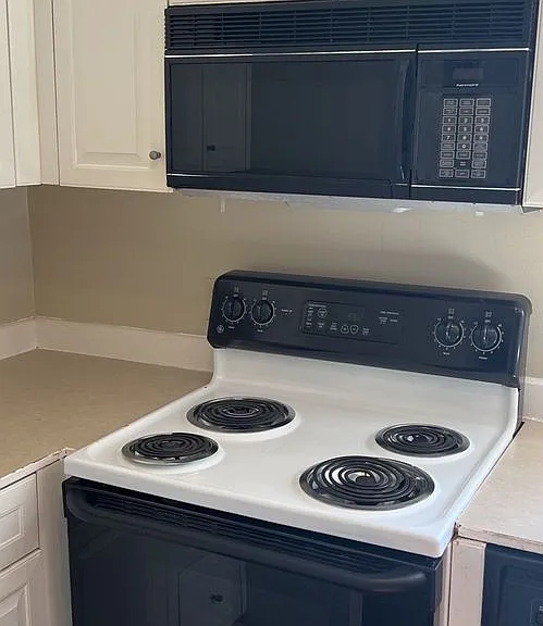 Great location in the vibrant Capitol Hill neighborhood! — Photo 4