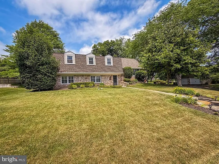 1168 Temple Dr — Photo 4