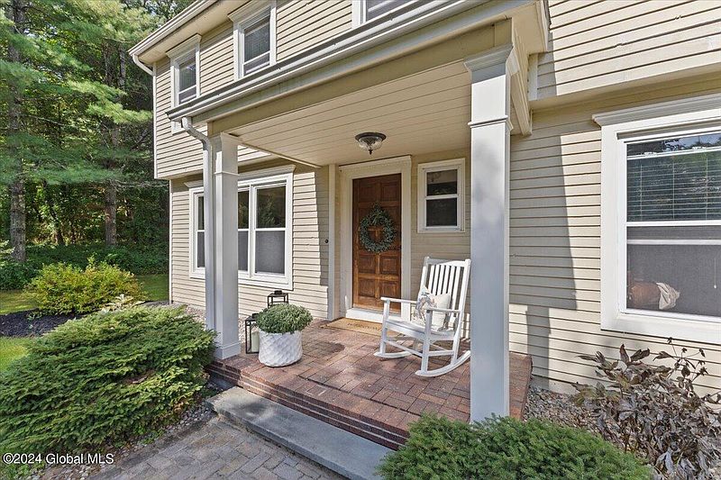 4th image of 5 Sandspring Drive N