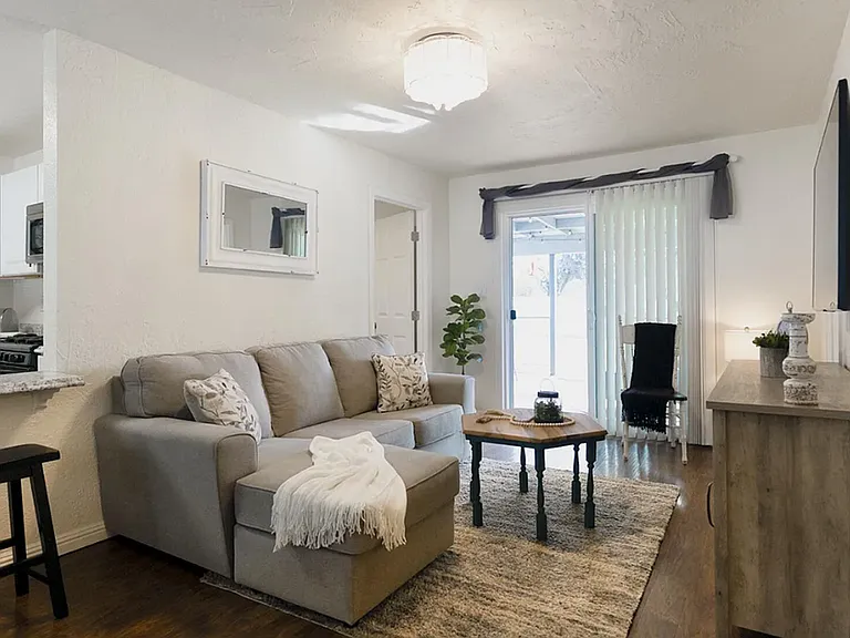20577 Sunset Ln — Photo 3