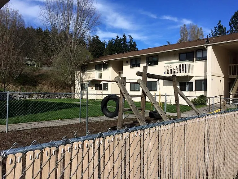 500 Tucker Ave — Photo 3
