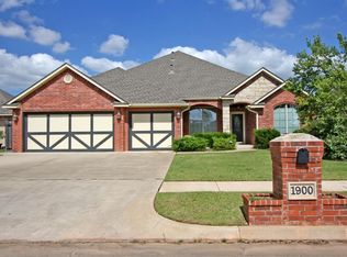 1900 Mead Ln, Moore, OK 73170