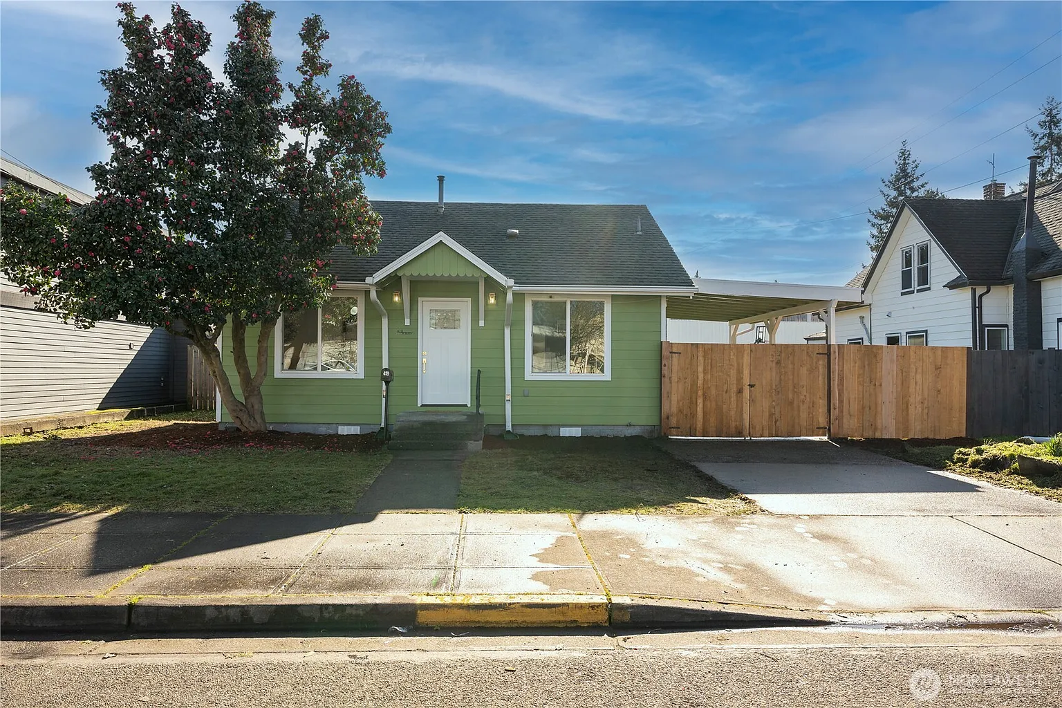 418 W Main photo 1