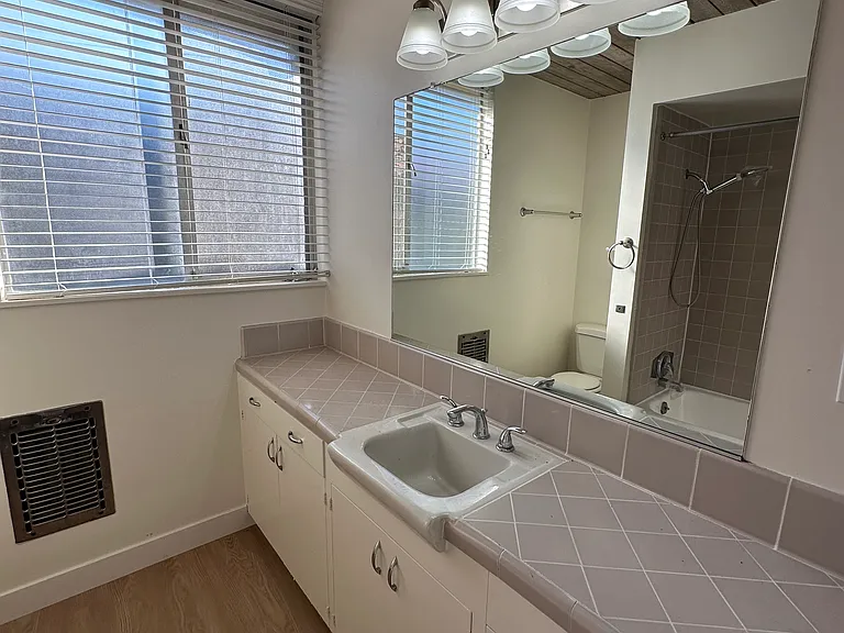 123 E Micheltorena St #11 — Photo 8