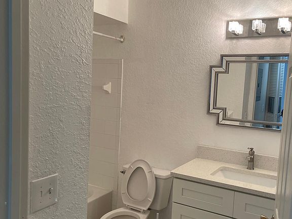 4th image of 14013 Fairway Island Dr APT 423
