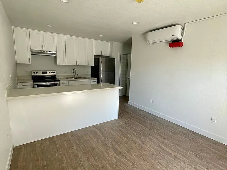 338 Linden Ave — Photo 9