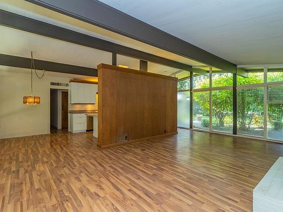 4th image of 1015 W Alamos Ave