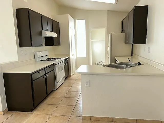 203 Breezy Shore Ave — Photo 4