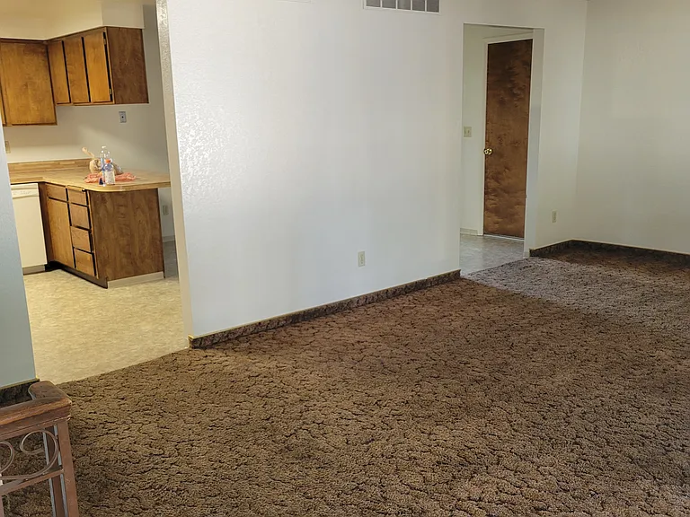 2425 Wildflower Dr — Photo 6