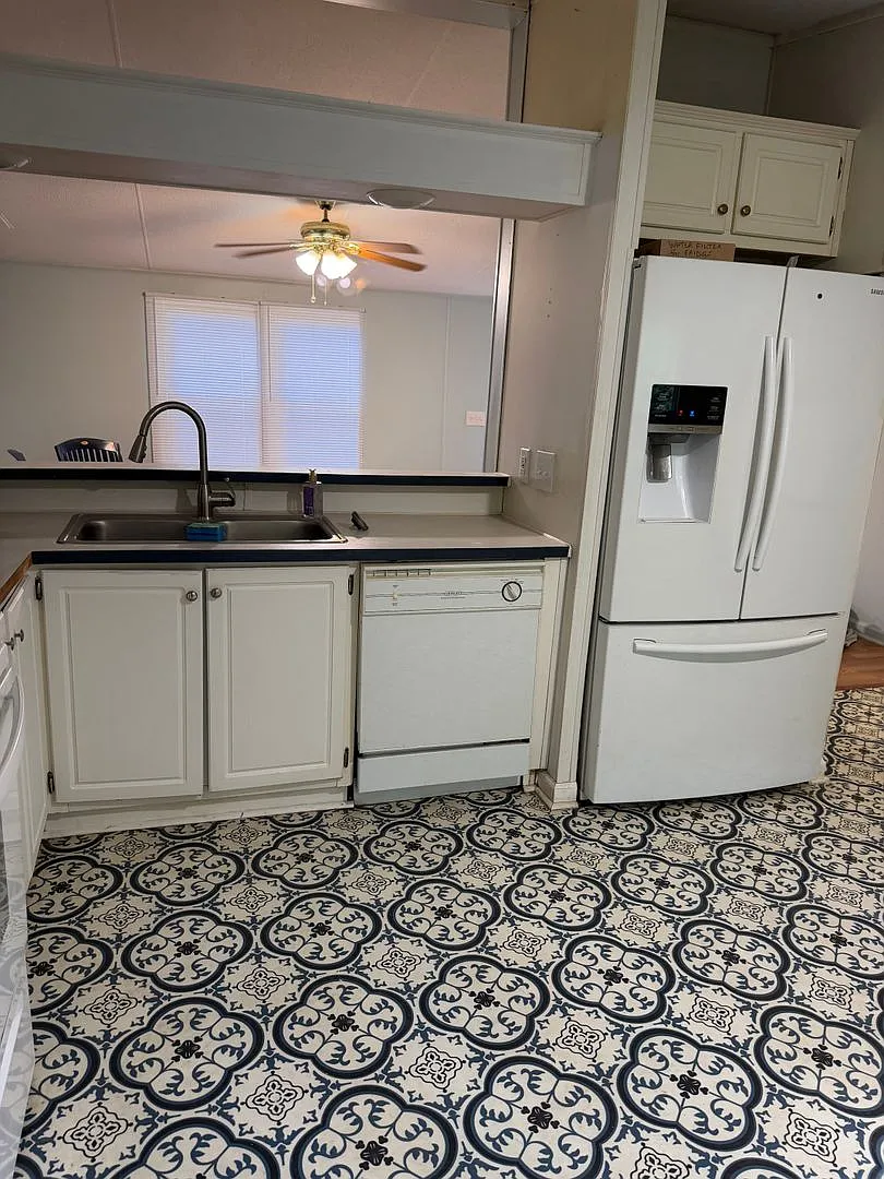 Enjoy peaceful country living in this 3-bedroom, 2-bathroom manufactured home located in a quiet ... — Photo 1
