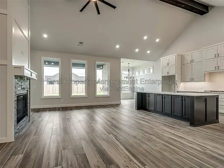 5933 NW 158th St — Photo 3