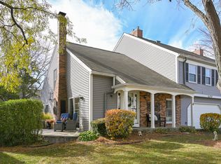 2S737 Timber Dr, Warrenville, IL 60555