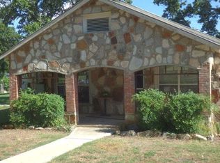 321 Oak Ave, Harper, TX 78631