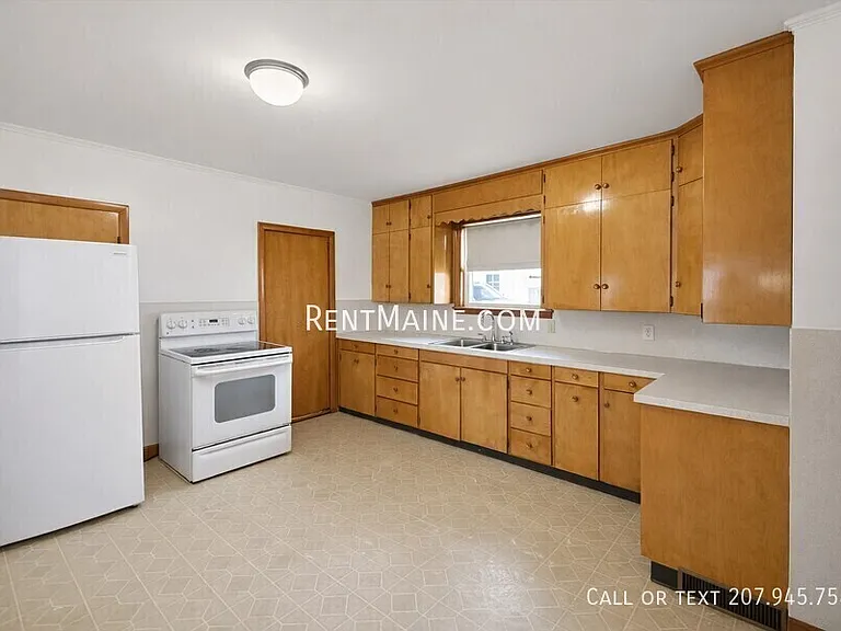 445 Main St #A — Photo 3