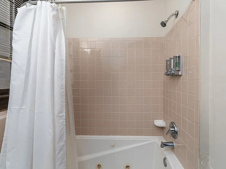 724 13th St SE #A — Photo 29